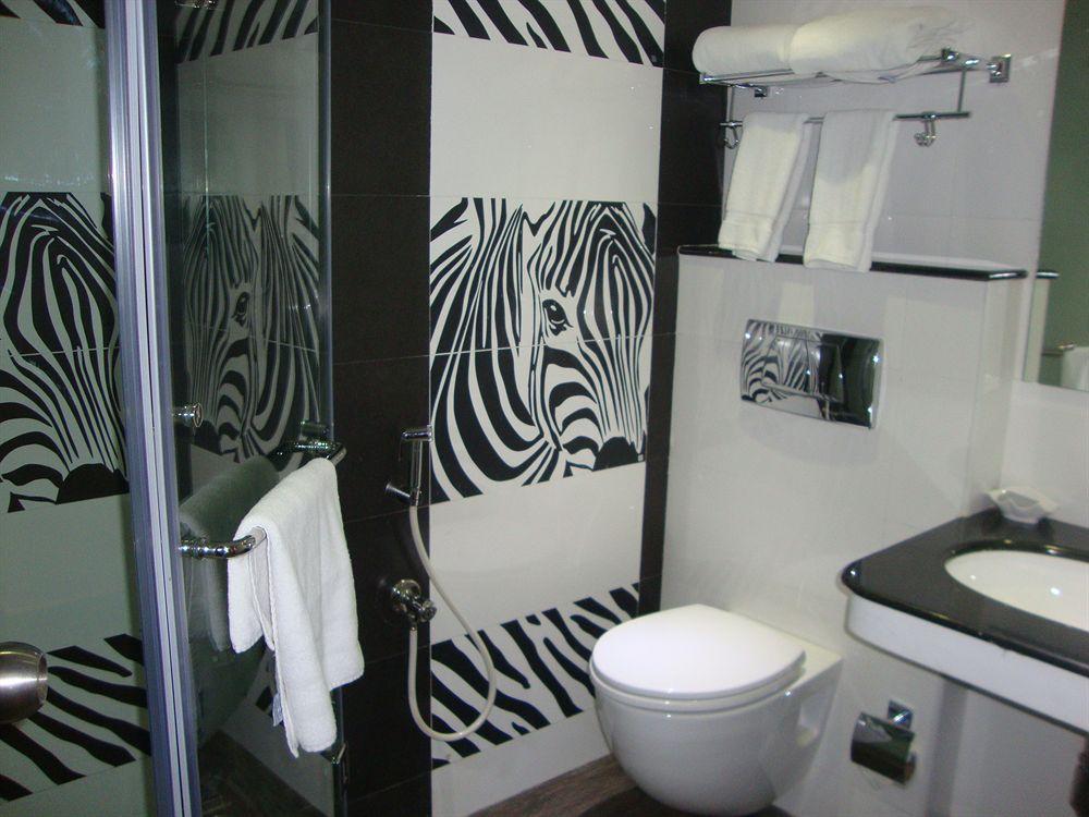 Treebo Trend J'S Five Two Boutique Hotel Chennai Exterior photo